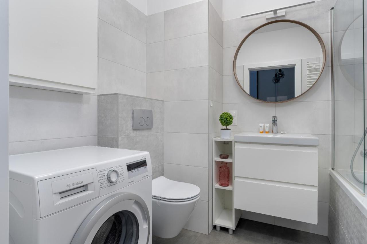 Stylish & Comfy Garbary Apartments With Parking By Noclegi Renters Poznań Kültér fotó
