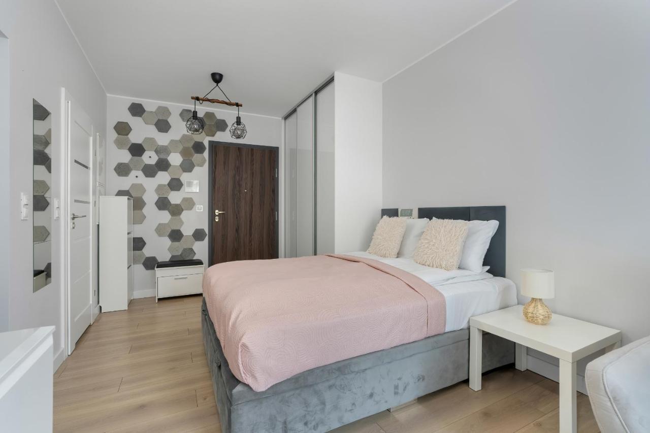 Stylish & Comfy Garbary Apartments With Parking By Noclegi Renters Poznań Kültér fotó