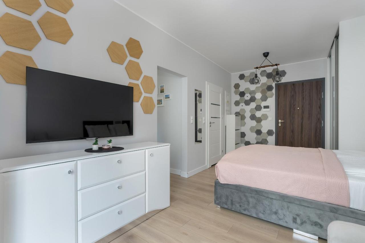Stylish & Comfy Garbary Apartments With Parking By Noclegi Renters Poznań Kültér fotó